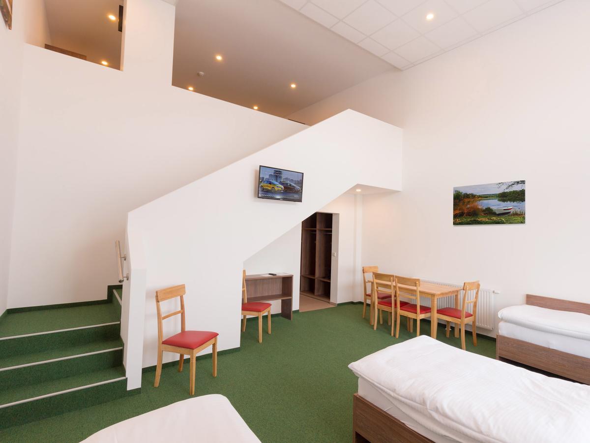 Winbudget "Bed&Breakfast" Wiener Neustadt Exterior foto